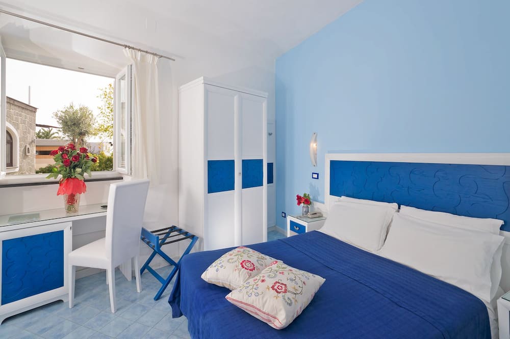 Photo of Bedroom in Forio