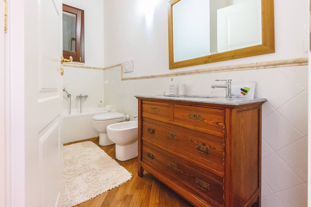 Photo of Bathroom in Isola