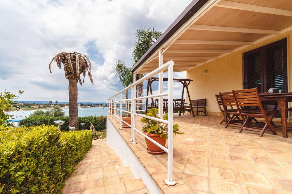 Photo of Patio Balcony in Isola
