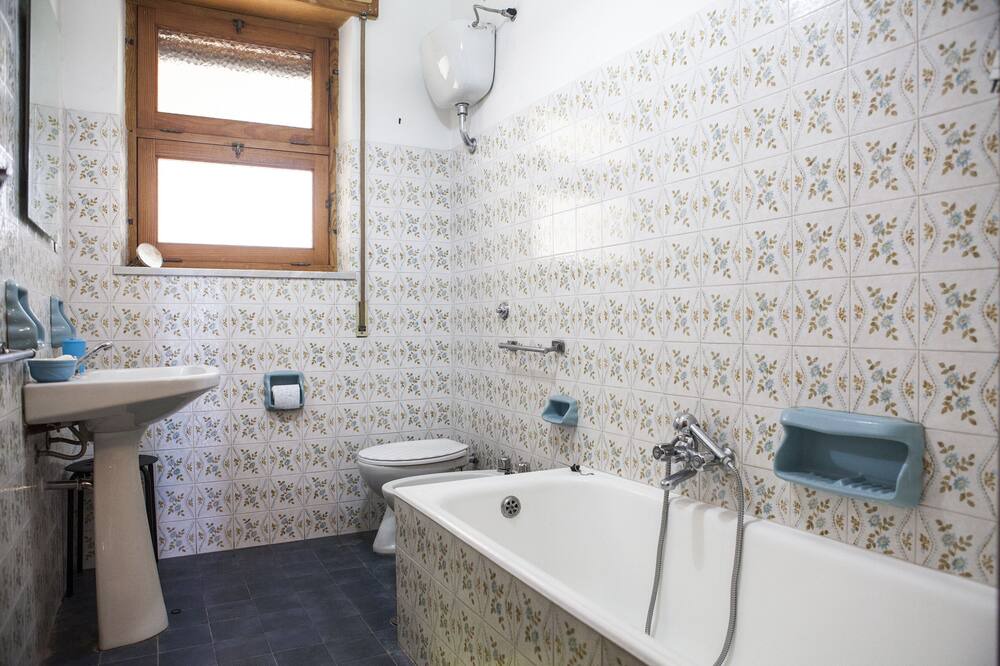 Photo of Bathroom in Archi