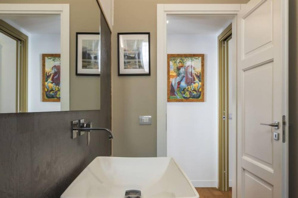 Photo of Bathroom in Addaura