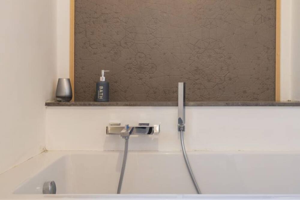 Photo of Bathroom in Addaura