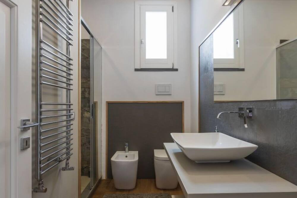 Photo of Bathroom in Addaura