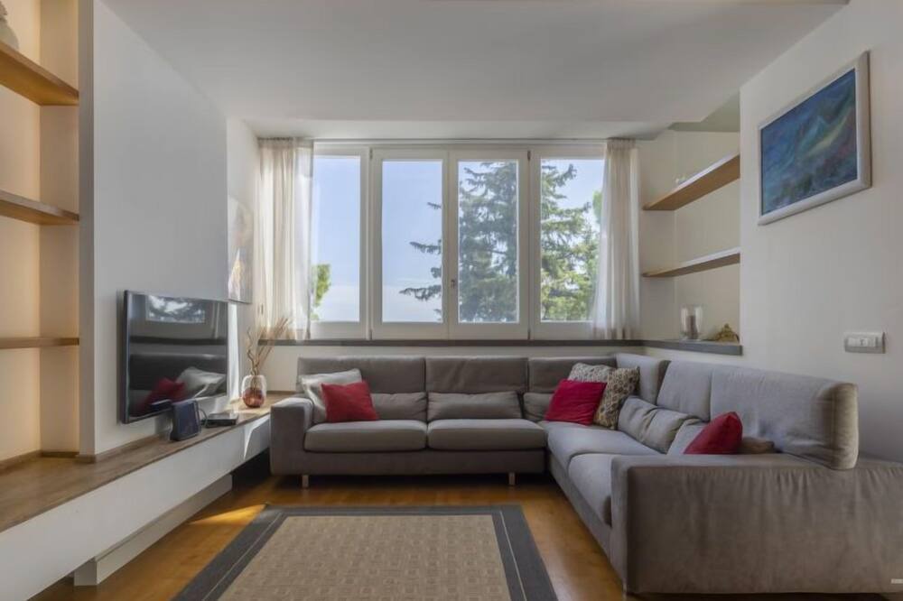 Photo of Livingroom in Addaura