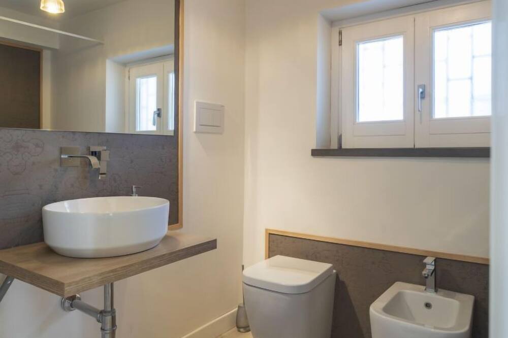 Photo of Bathroom in Addaura