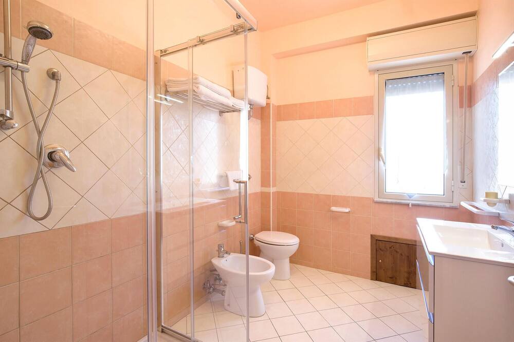 Photo of Bathroom in Villa San Giovanni
