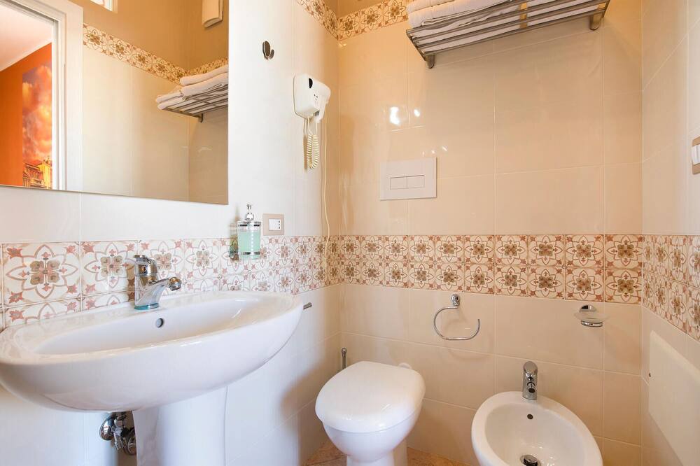 Photo of Bathroom in Villa San Giovanni