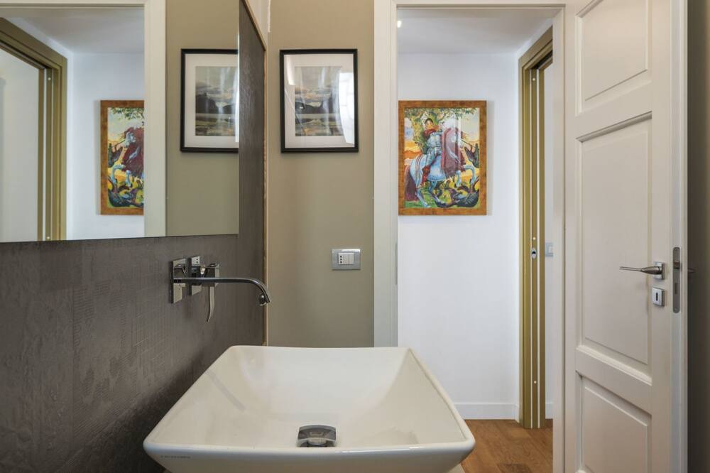 Photo of Bathroom in Addaura