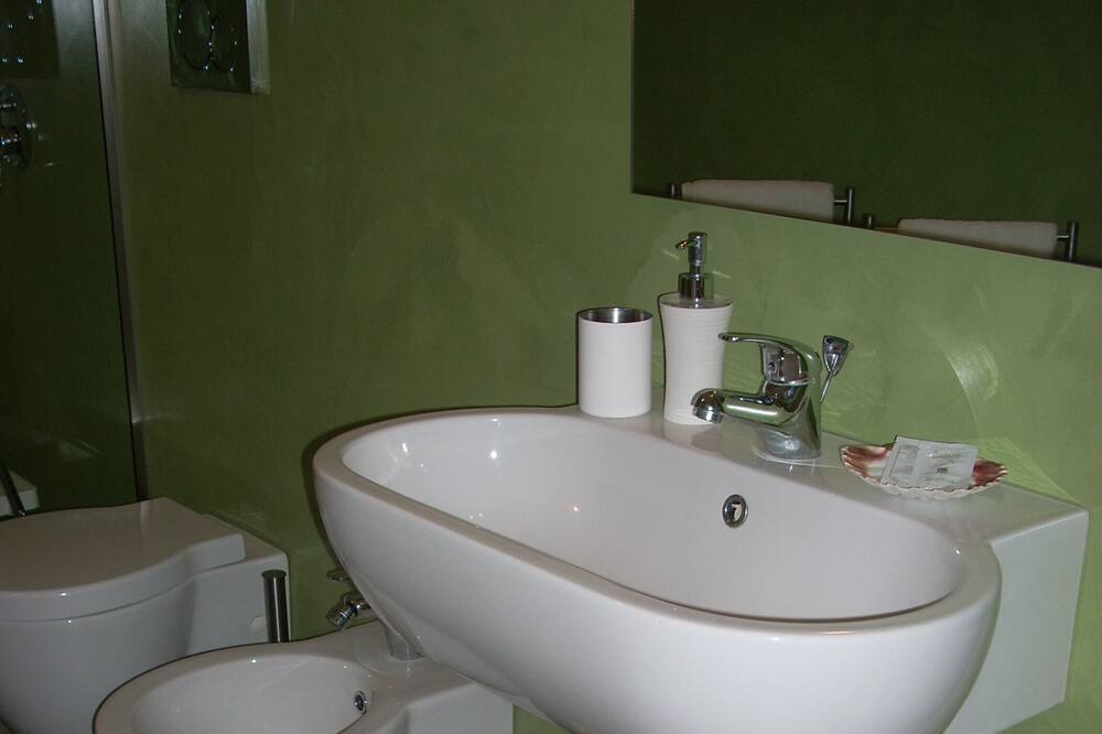 Photo of Bathroom in Zafferana Etnea