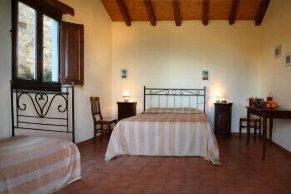 Photo of Bedroom in Patti