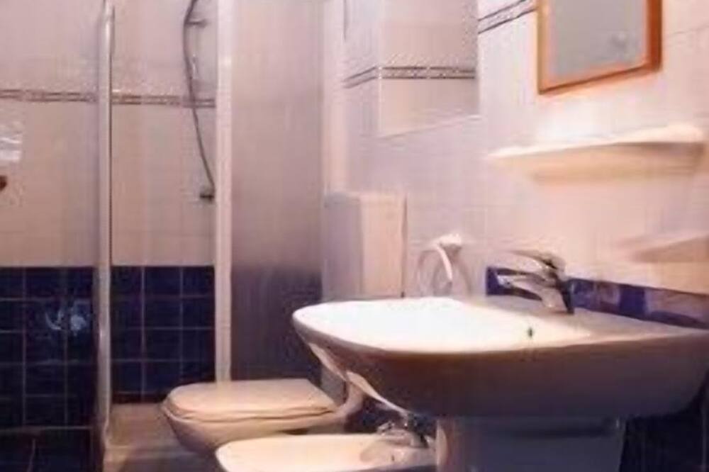 Photo of Bathroom in Patti