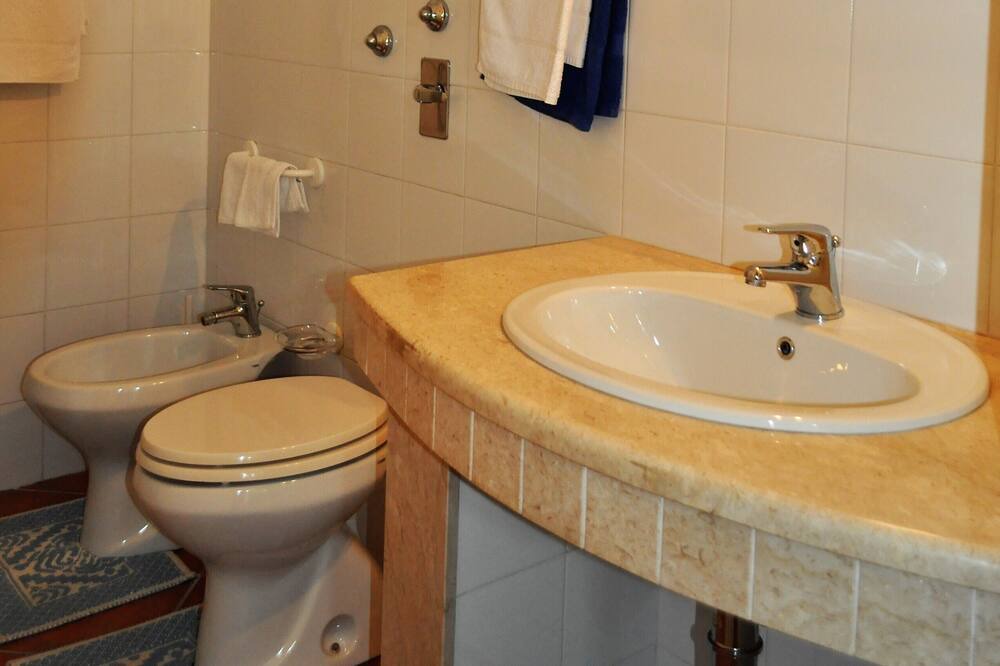 Photo of Bathroom in Castelluzzo