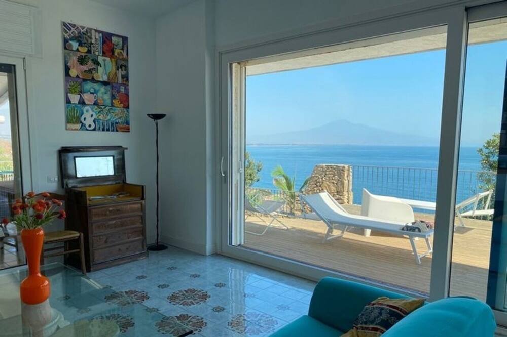 Photo of Livingroom in Costa Saracena-Castelluccio