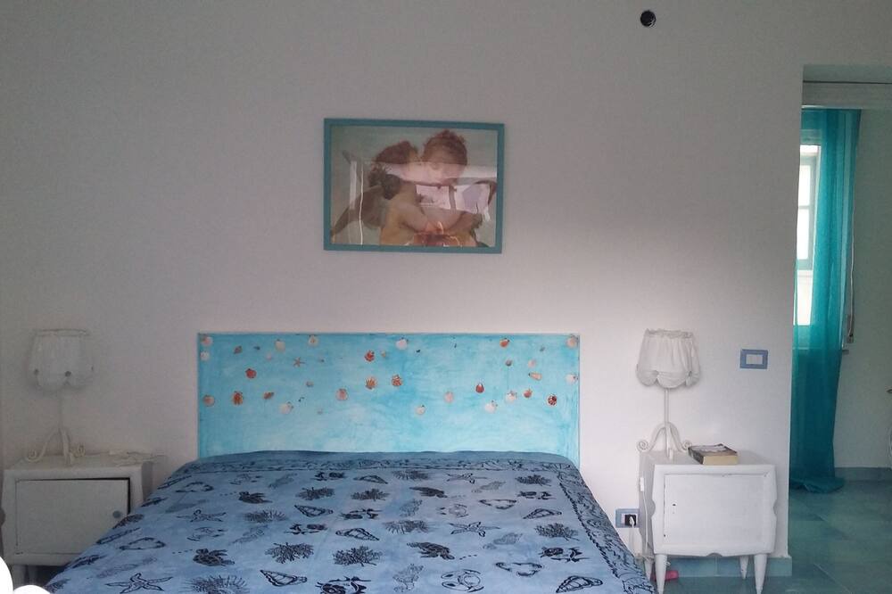 Photo of Bedroom in Acquappesa