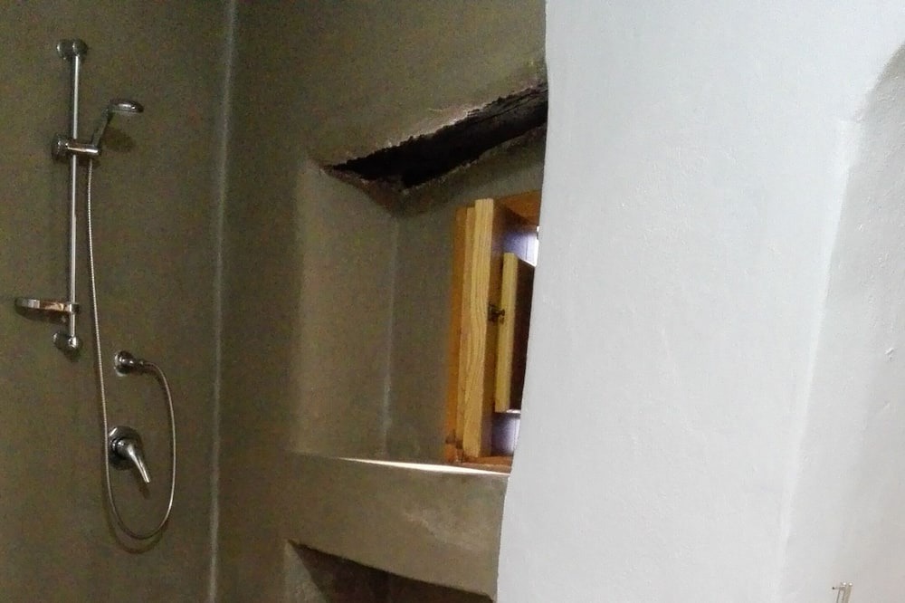 Photo of Bathroom in Pentedattilo
