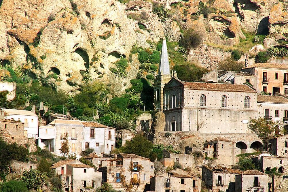 Photo of Outdoor in Pentedattilo