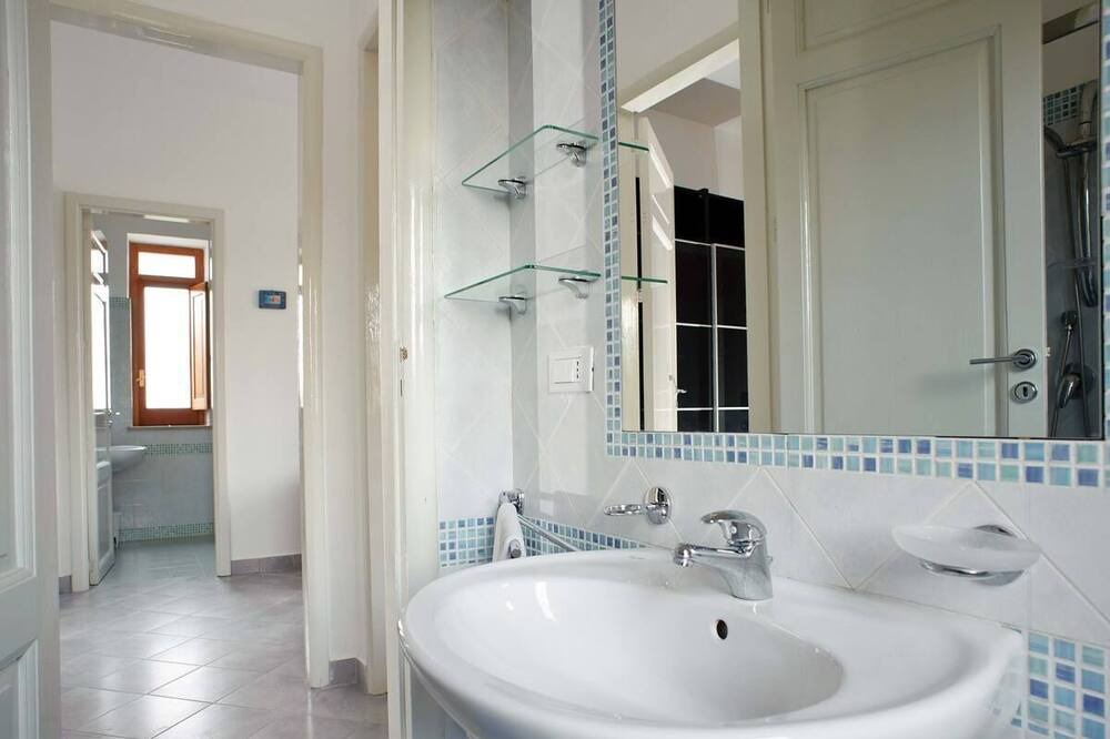 Photo of Bathroom in Patti