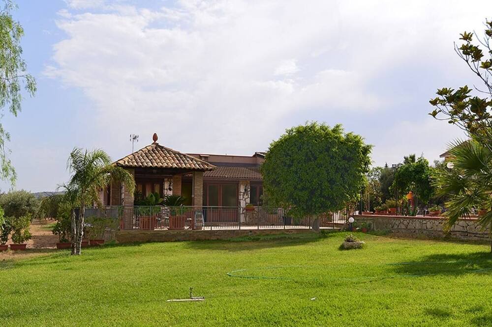 Photo of Outdoor in Solarino