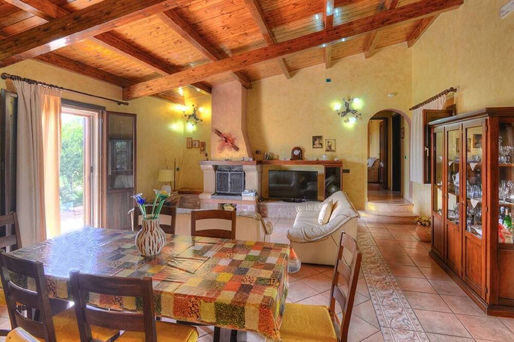 Photo of Livingroom in Solarino