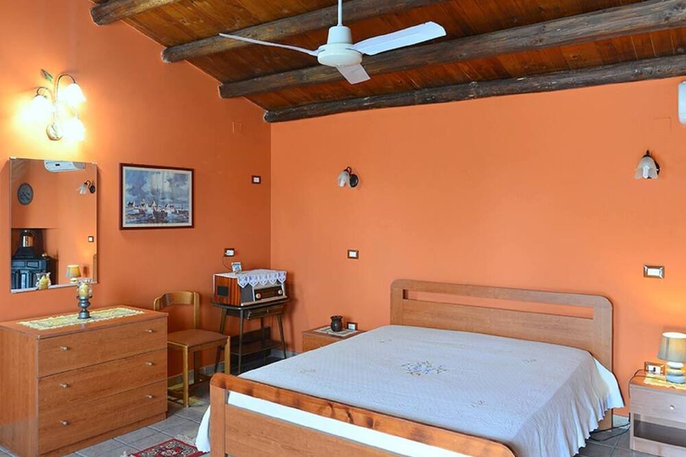 Photo of Bedroom in Solarino