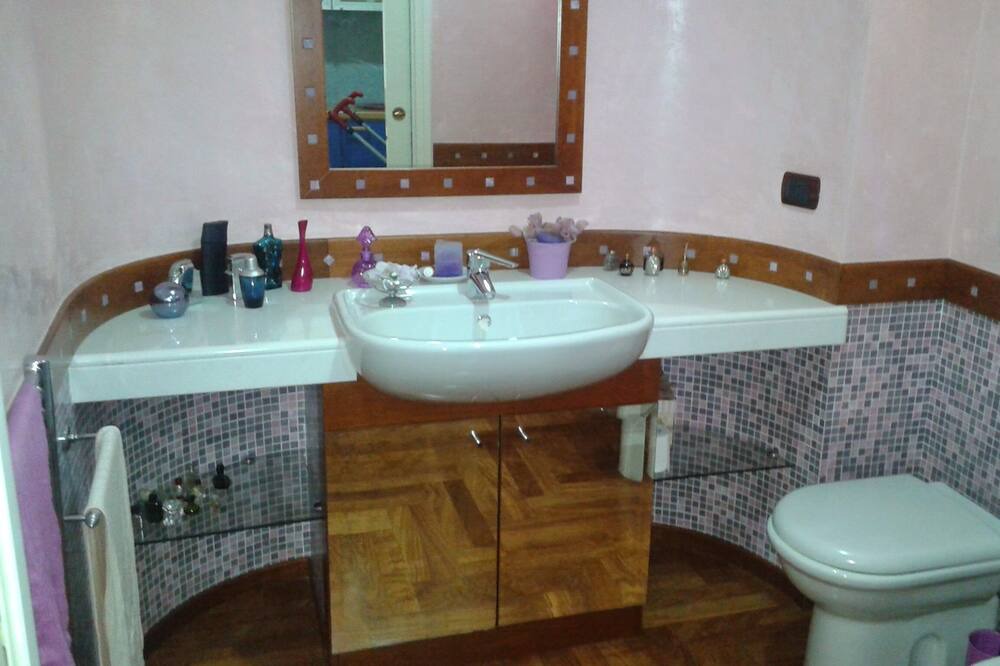 Photo of Bathroom in Nardo
