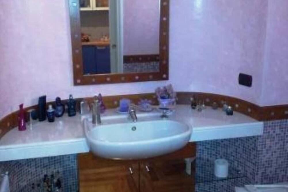 Photo of Bathroom in Nardo