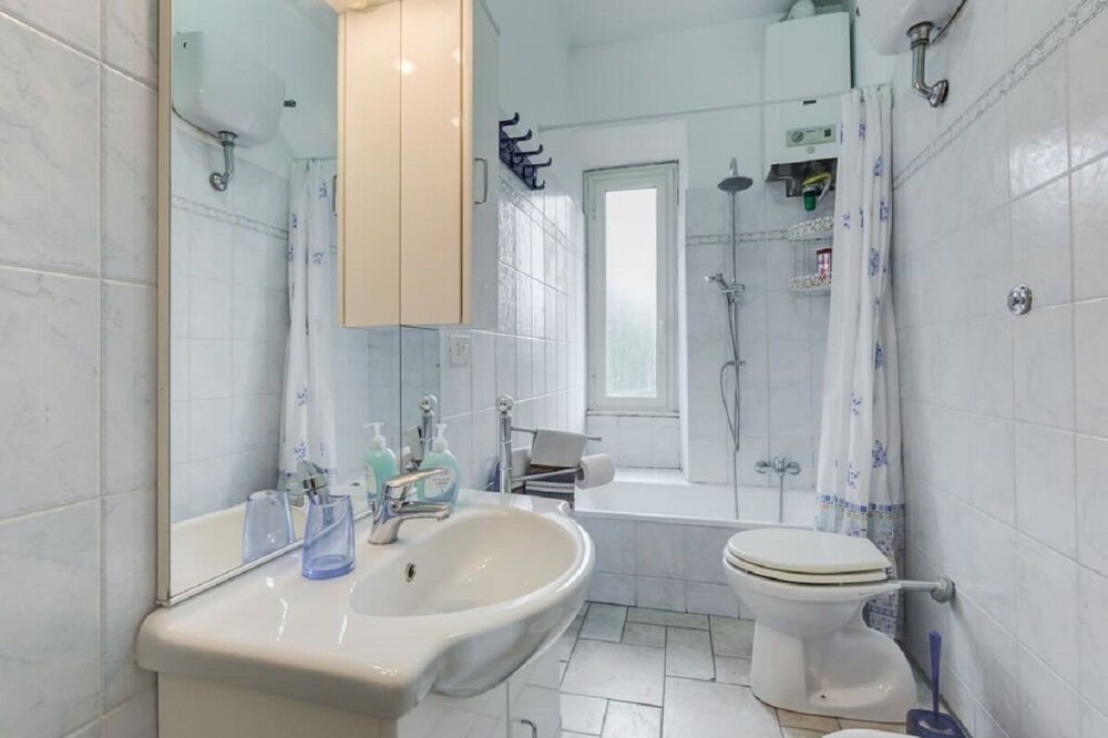 Photo of Bathroom in Suburbio VII Portuense