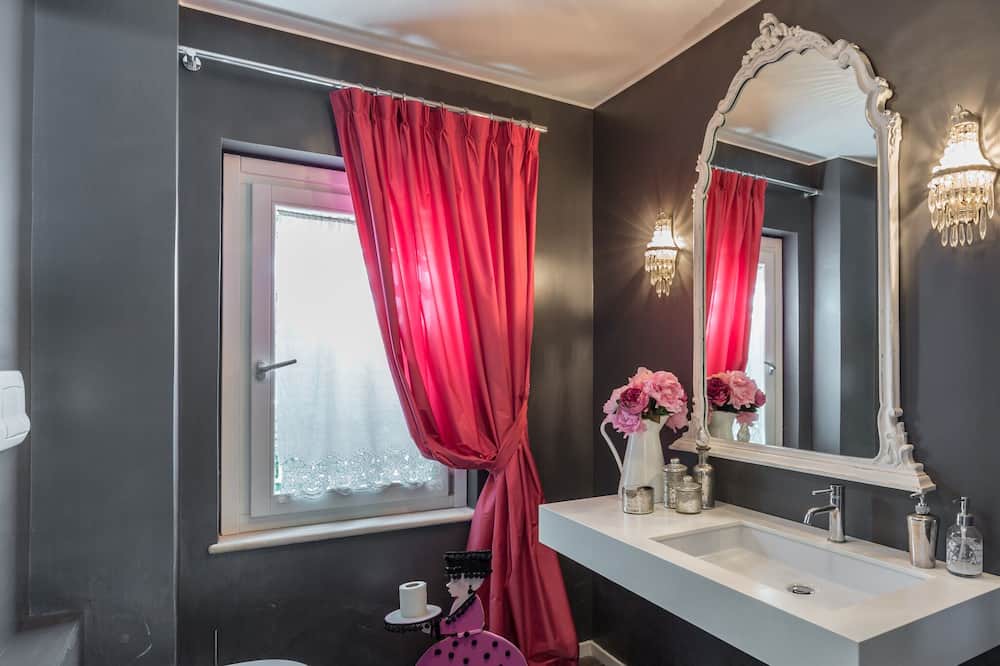 Photo of Bathroom in Maugeri