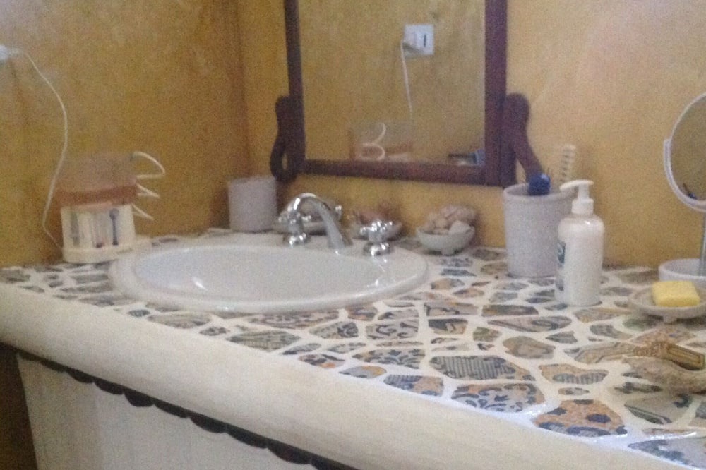 Photo of Bathroom in Pantelleria