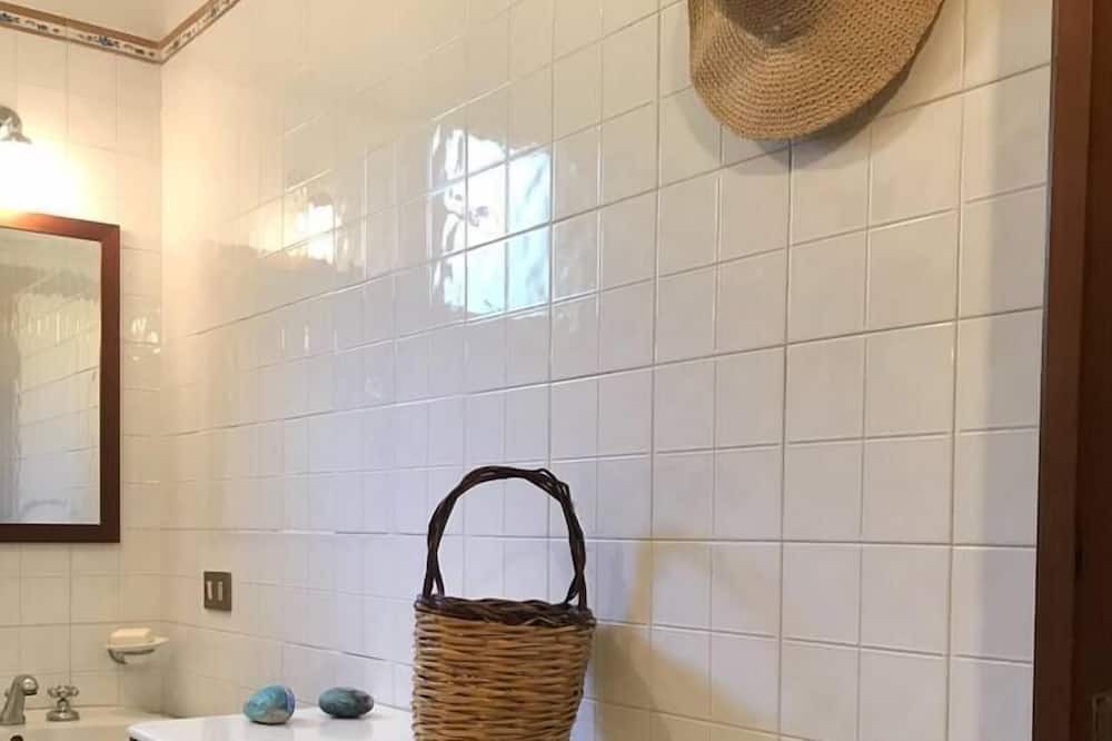 Photo of Bathroom in Castelluzzo