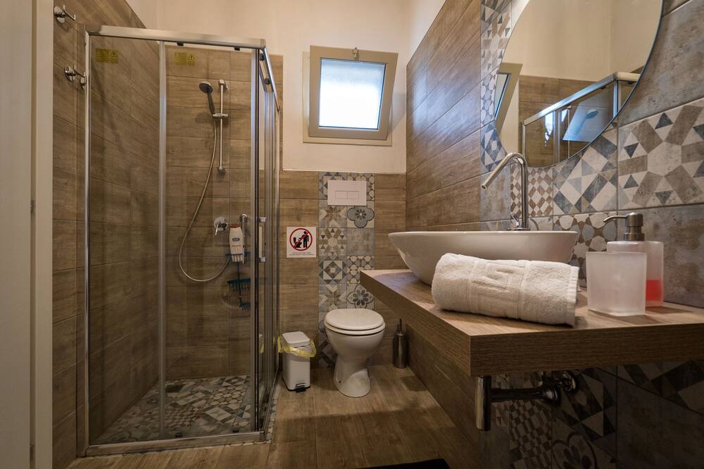 Photo of Bathroom in Menfi