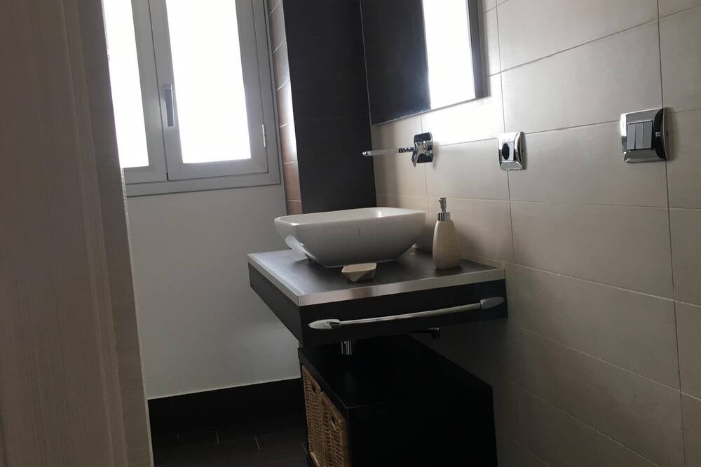 Photo of Bathroom in Avola