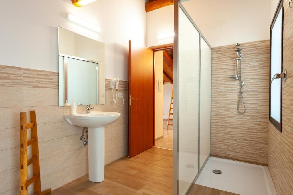 Photo of Bathroom in Archi