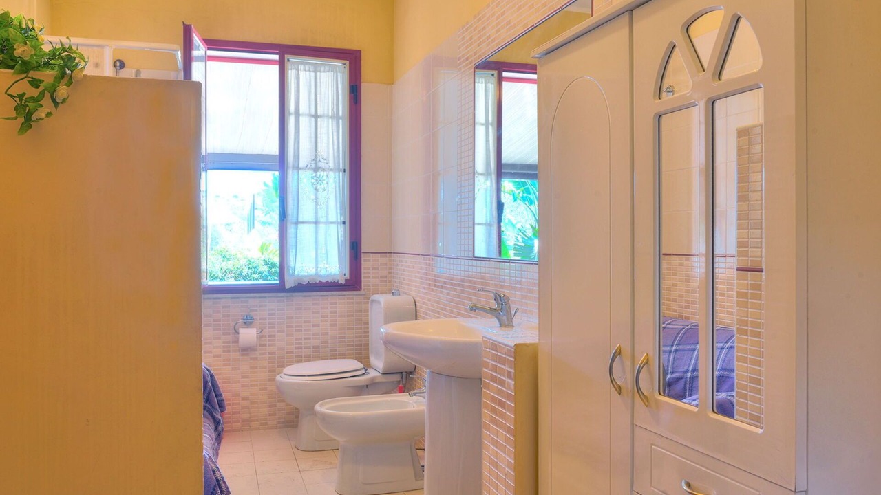 Photo of Bathroom in Floridia
