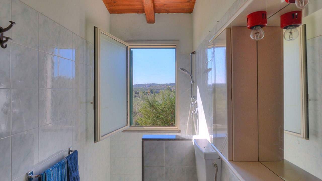 Photo of Bathroom in Floridia