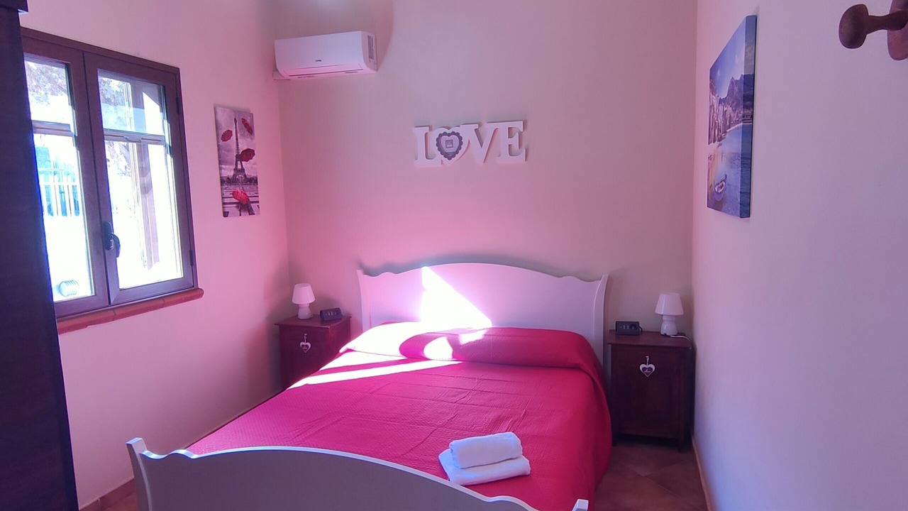 Photo of Bedroom in Torre Colonna-sperone