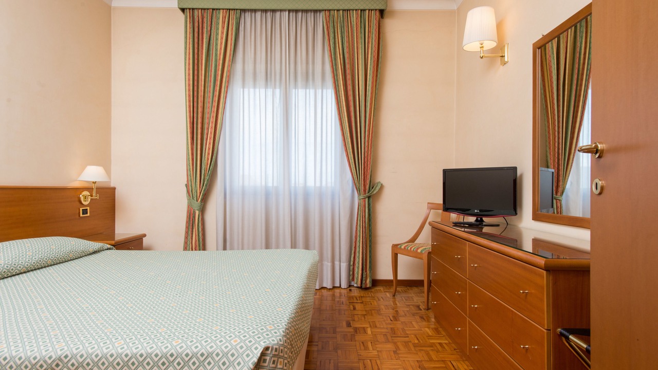 Photo of Bedroom in Roges