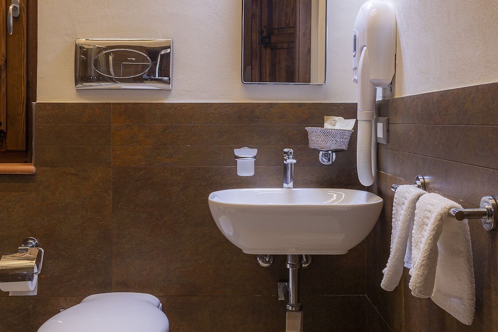 Photo of Bathroom in Collesano