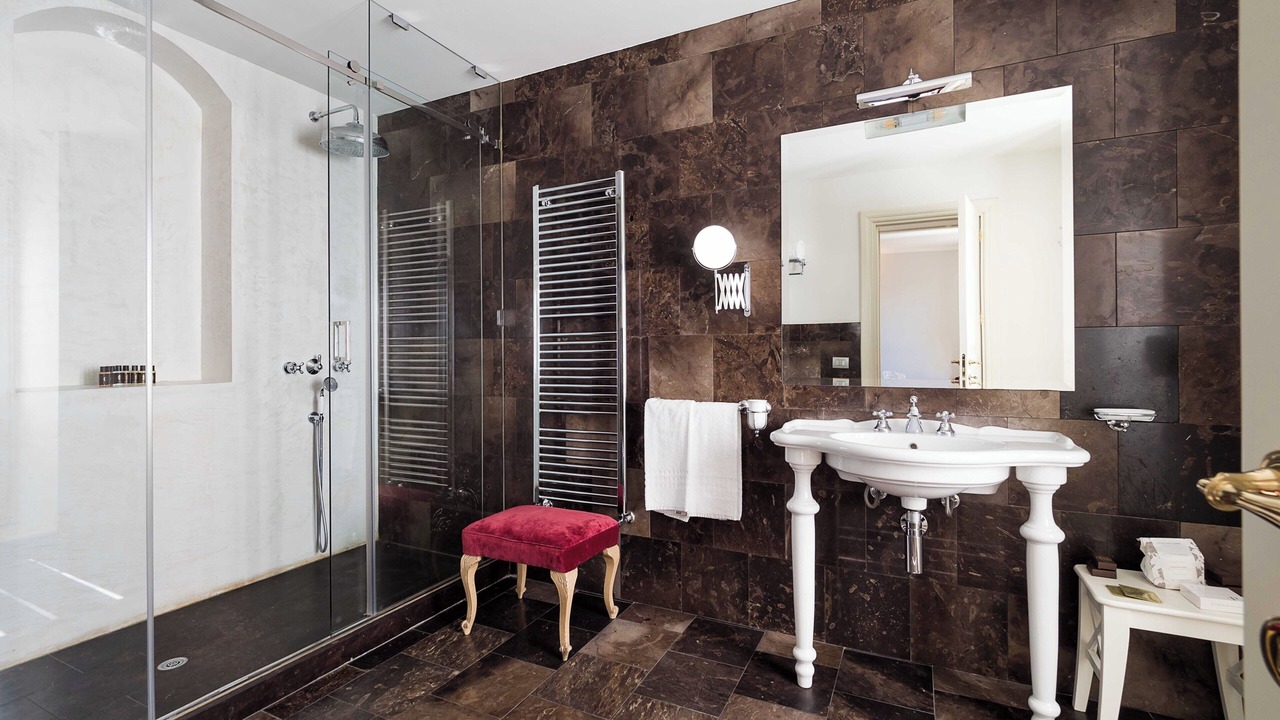 Photo of Bathroom in Noto Historic Centre