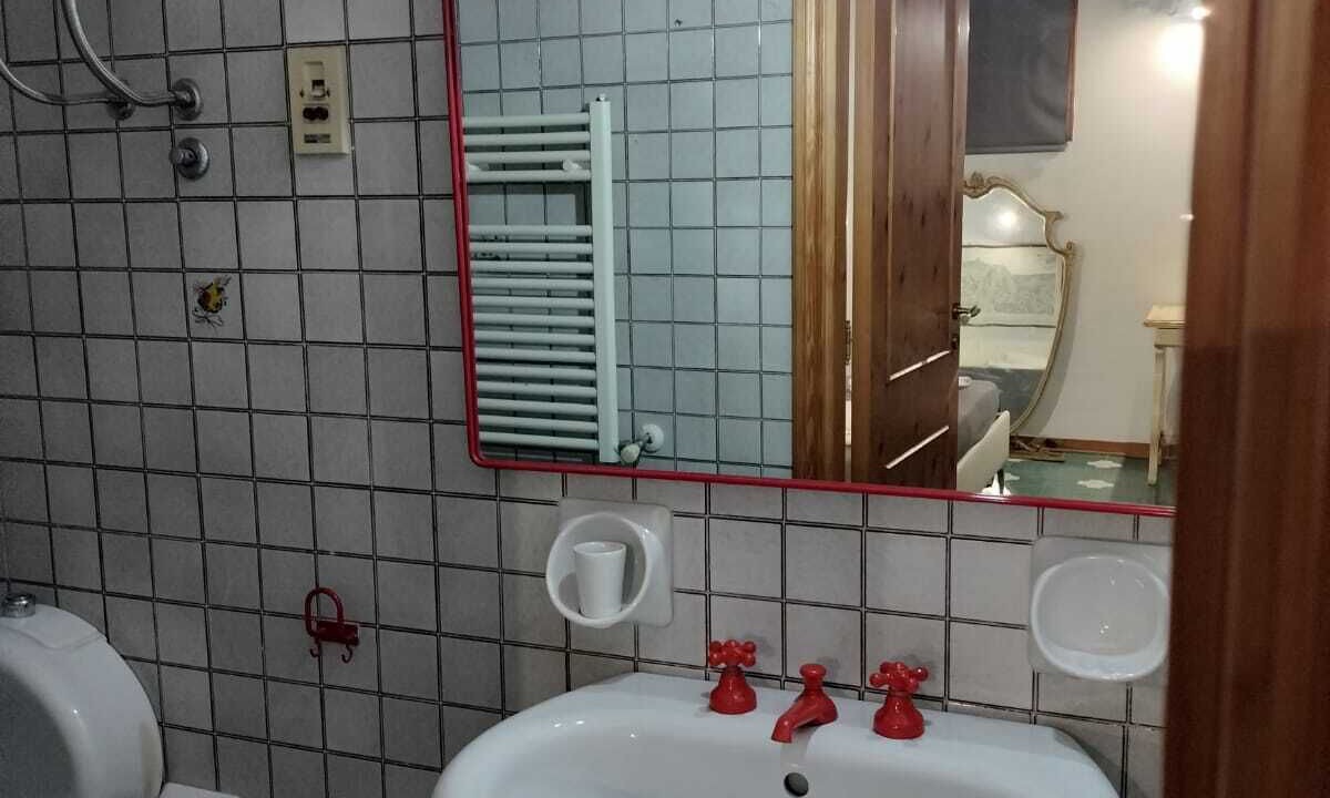 Photo of Bathroom in Noto Historic Centre