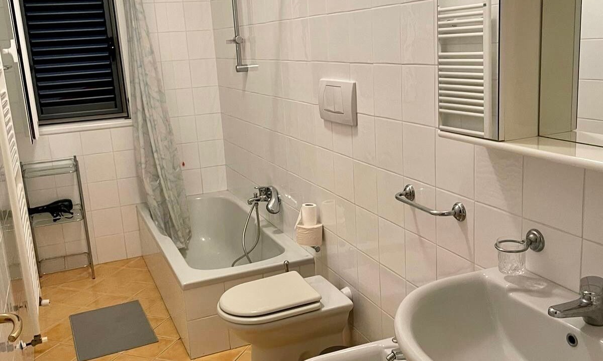 Photo of Bathroom in Noto Historic Centre