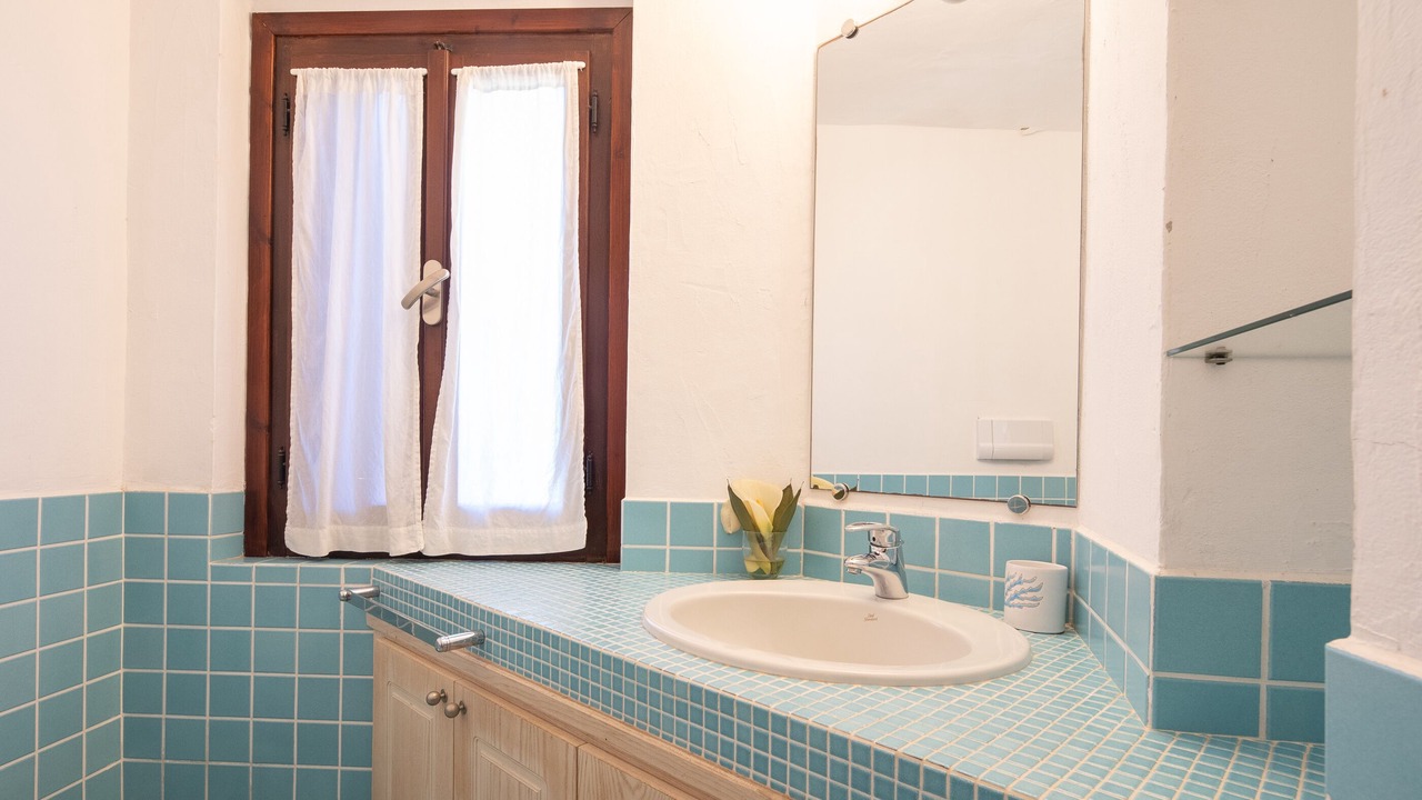 Photo of Bathroom in Baia Caddinas
