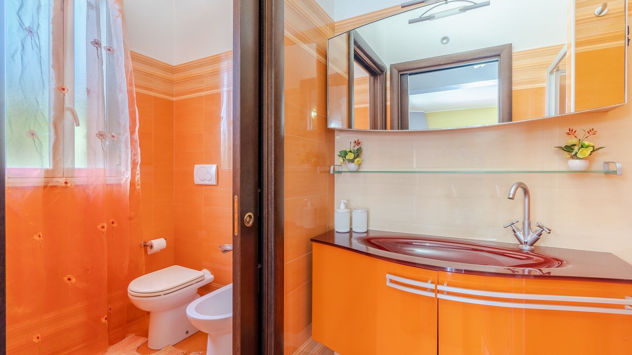 Photo of Bathroom in Avola