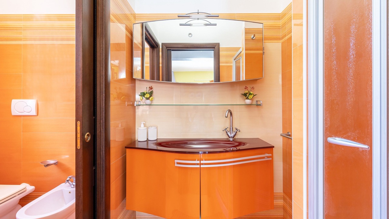 Photo of Bathroom in Avola