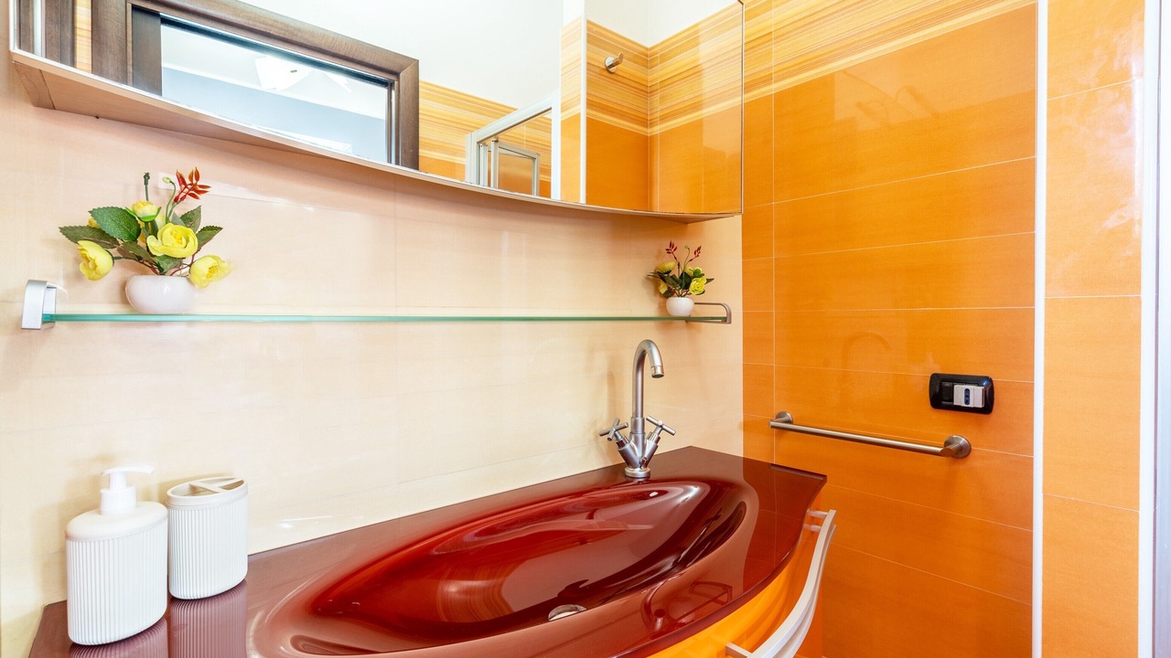Photo of Bathroom in Avola