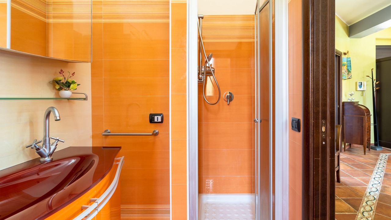 Photo of Bathroom in Avola