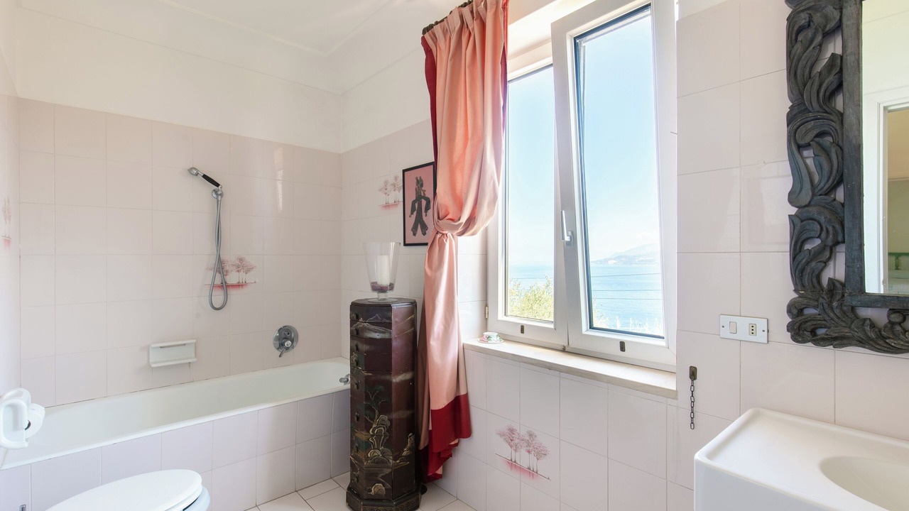 Photo of Bathroom in Marina Grande