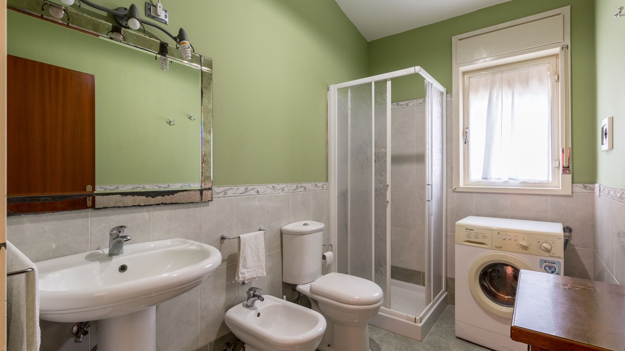 Photo of Bathroom in Avola