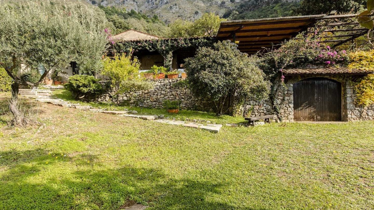 Photo of Outdoor in Cersuta