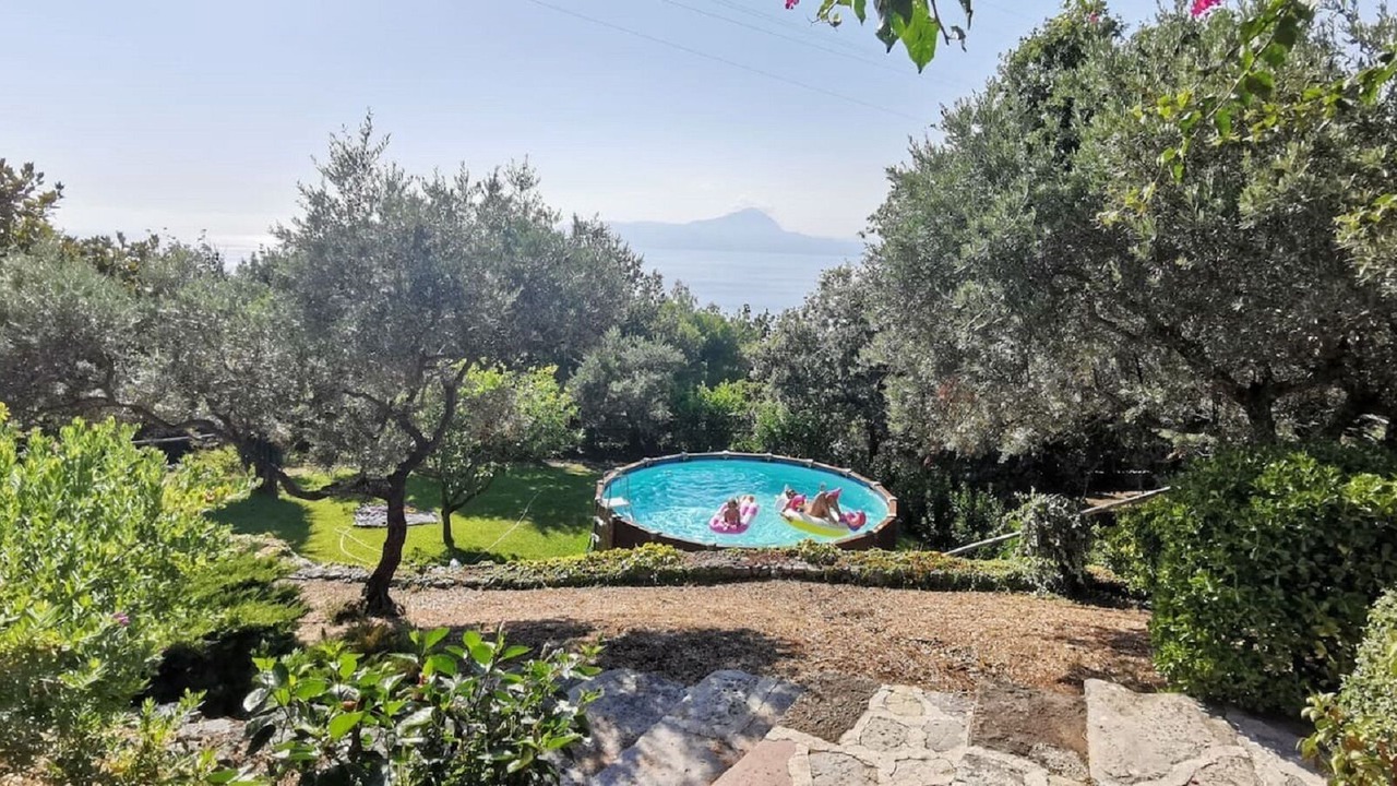 Photo of Outdoor in Cersuta